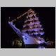 56. een knap verlicht schip in de haven.JPG
